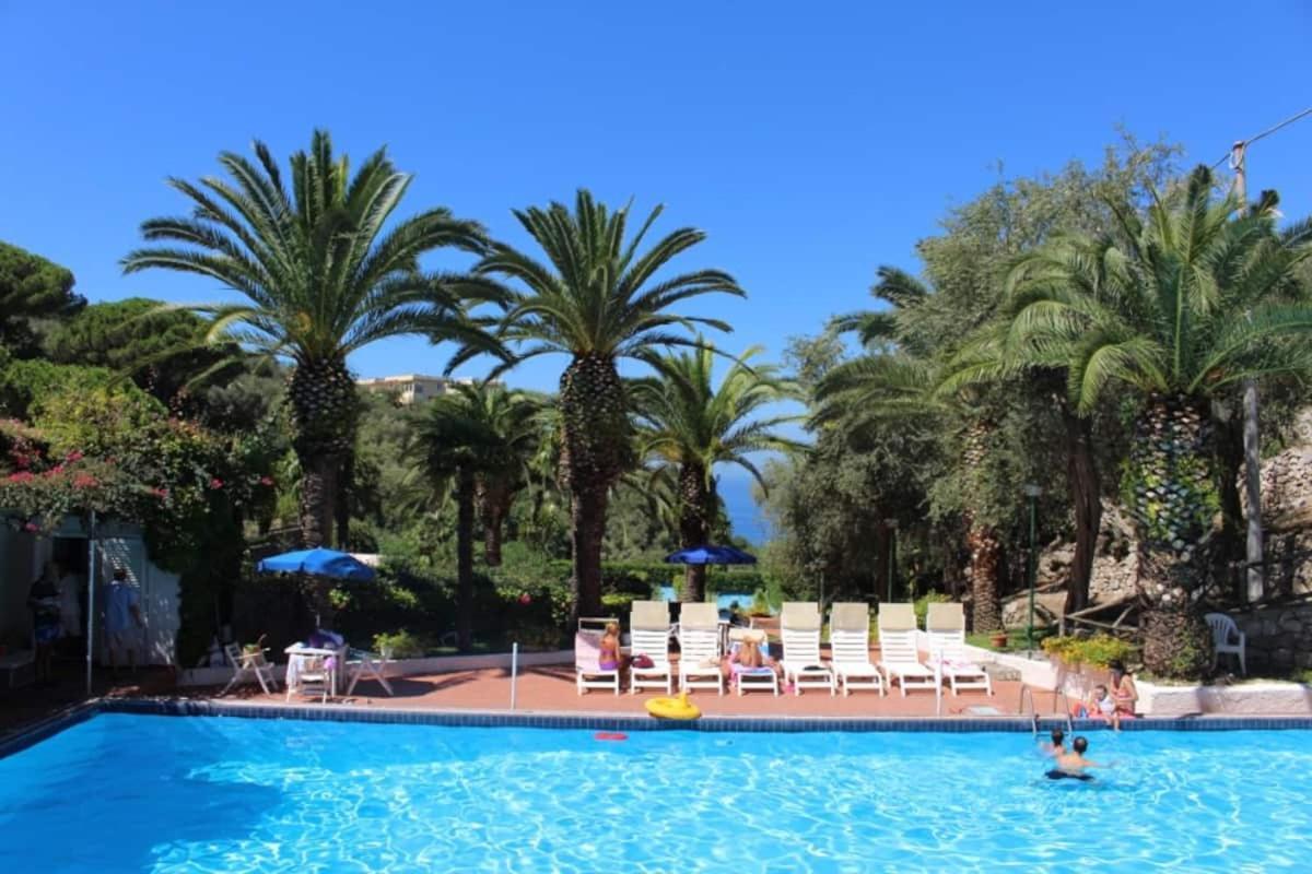 Un Paradiso A Sorrento Con Piscina Масса-Лубренсе Экстерьер фото