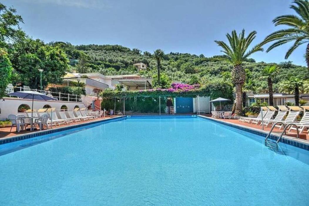 Un Paradiso A Sorrento Con Piscina Масса-Лубренсе Экстерьер фото