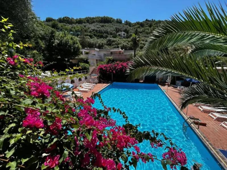 Un Paradiso A Sorrento Con Piscina Масса-Лубренсе Экстерьер фото